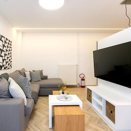 Pagrati'S Best Apartment เอเธนส์ ภายนอก รูปภาพ