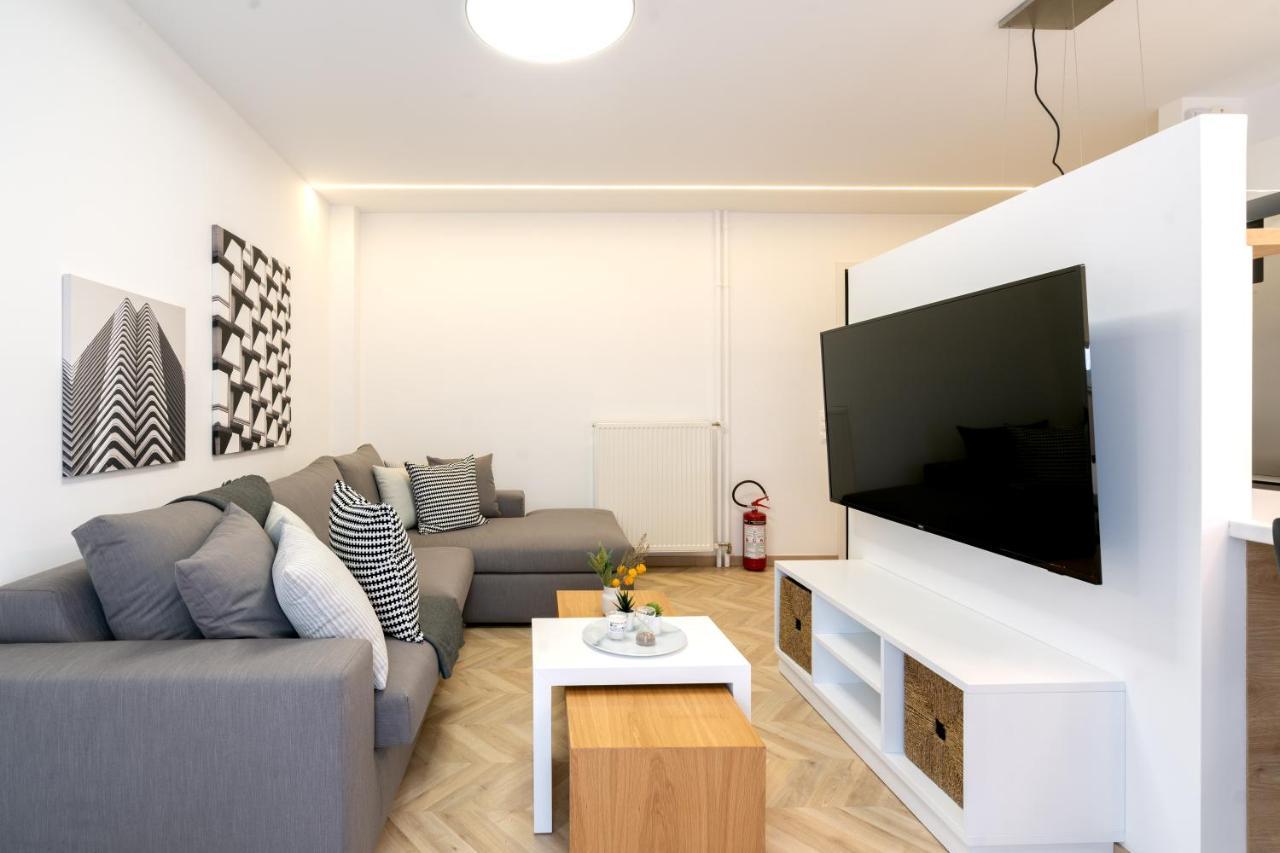 Pagrati'S Best Apartment เอเธนส์ ภายนอก รูปภาพ